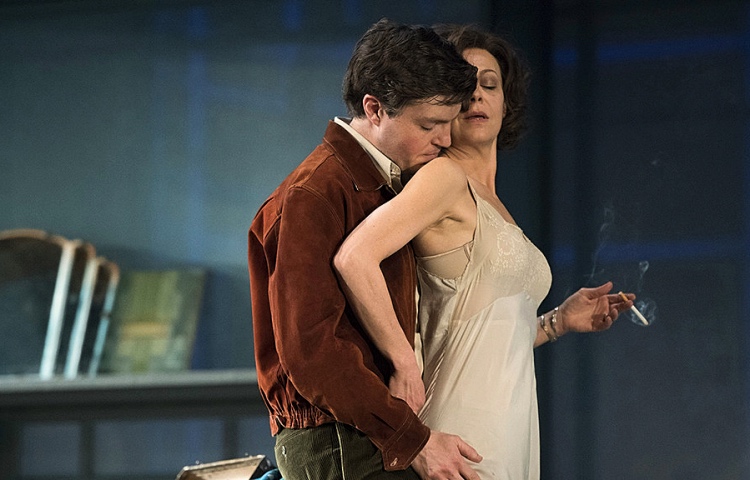 Что посмотреть в июне и июле: Гвинет Пэлтроу на дебатах, Том Хэнкс на корабле и Джозеф Гордон-Левит в воздухе в главных онлайн-премьерах Что посмотреть в июне и июле: Гвинет Пэлтроу на дебатах, Том Хэнкс на корабле и Джозеф Гордон-Левит в воздухе в главных онлайн-премьерах Кино,Кино