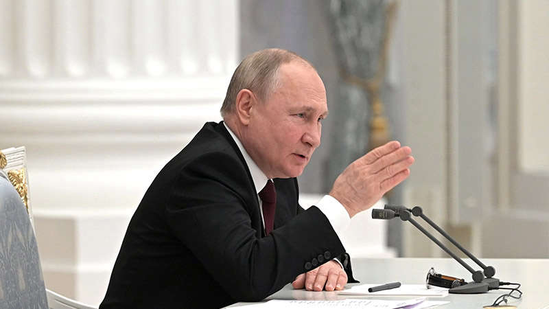 Путин поздравил российских военных с успешным пуском баллистической ракеты «Сармат»