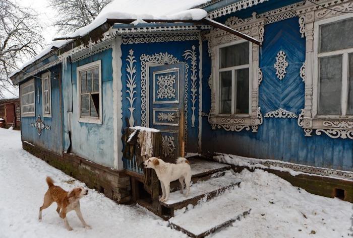 Старенький домик в Брянске прячет в себе королевские апартаменты