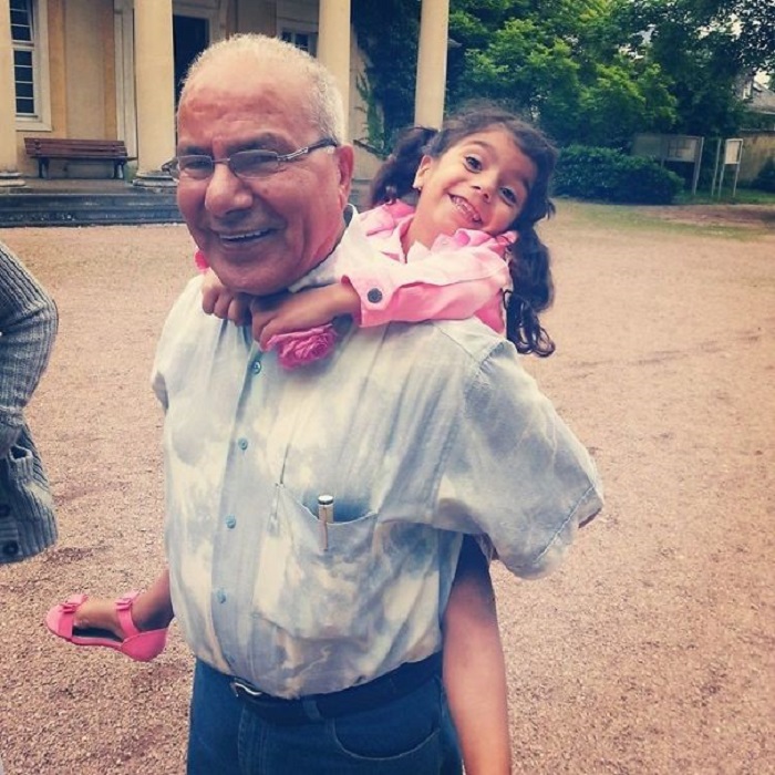 «После 3 лет вынужденных операций по устранению врожденных дефектов сердца, моя племянница наконец-то смогла приехать в Германию и встретиться с дедушкой».
