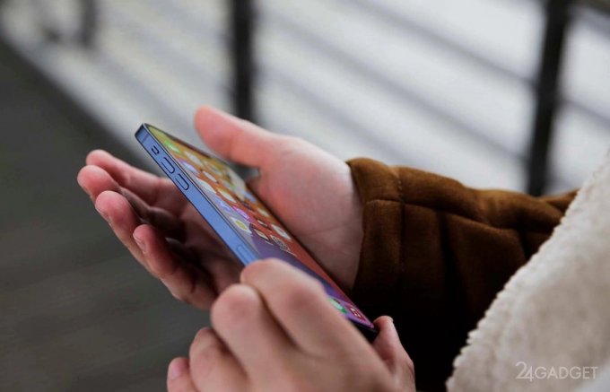 iPhone 12 попал под запрет в Париже из-за высокого излучения