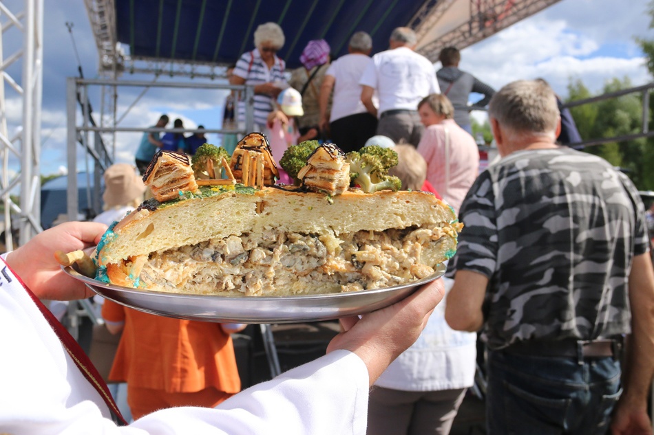 Семь рыб — одно блюдо: Чем удивил фестиваль «Селигерский рыбник»