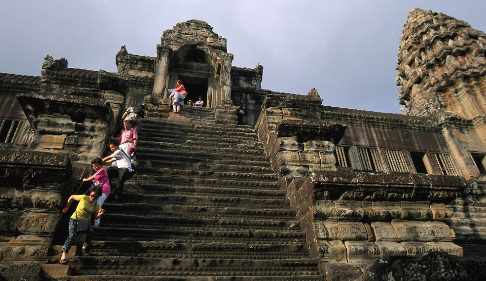 10 cамыx пугающих лестниц в мире