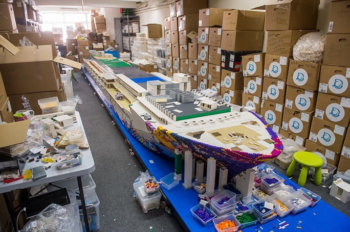 На создание самого большого в мире корабля из «LEGO» ушло более 2,5 миллионов деталей На создание самого большого в мире корабля из «LEGO» ушло более 2,5 миллионов деталей в мире, детальки, корабль, лайнер, лего, люди