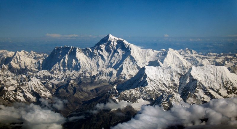 Взбираться на Гангкхар-Пуенсум запрещает закон Непокоренные вершины, альпинизм, горы