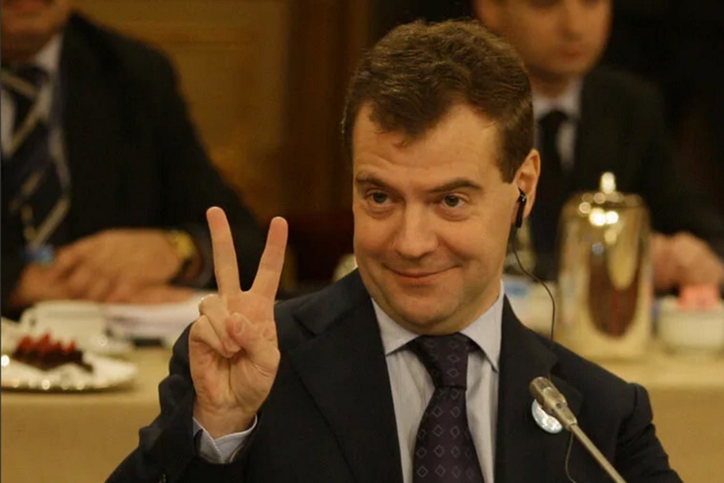 Дмитрий Медведев дал указание Вагнерам устранить министра обороны Италии». И снова западная разведка «рассекретила» «планы Кремля»