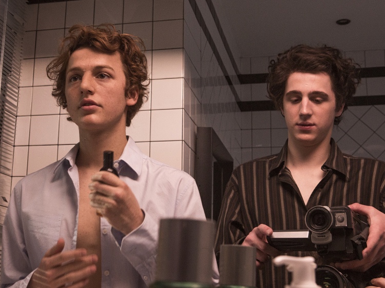 Что посмотреть в июне и июле: Гвинет Пэлтроу на дебатах, Том Хэнкс на корабле и Джозеф Гордон-Левит в воздухе в главных онлайн-премьерах Что посмотреть в июне и июле: Гвинет Пэлтроу на дебатах, Том Хэнкс на корабле и Джозеф Гордон-Левит в воздухе в главных онлайн-премьерах Кино,Кино