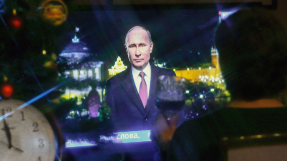 Гражданам кнут, чиновникам - пряник: власть «подарила» россиянам рекордный набор запретов