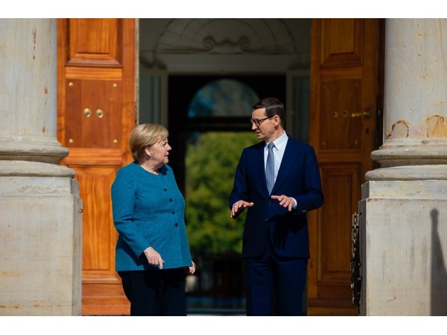 Выбор Польши: подчиниться ЕС, дать себя купить или выйти из него Выбор Польши: подчиниться ЕС, дать себя купить или выйти из него геополитика