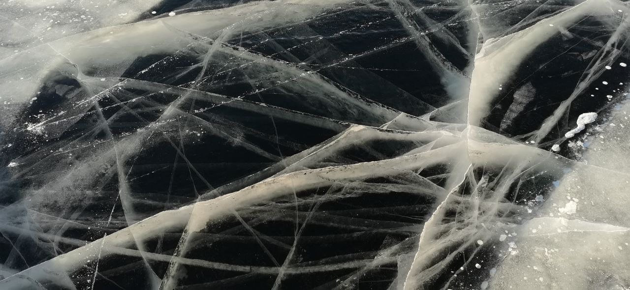 УАЗ провалился под лёд на Сахалине: женщина умерла
