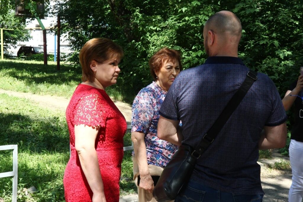 Елена Сорокина проверила ход ремонта рязанских дворов