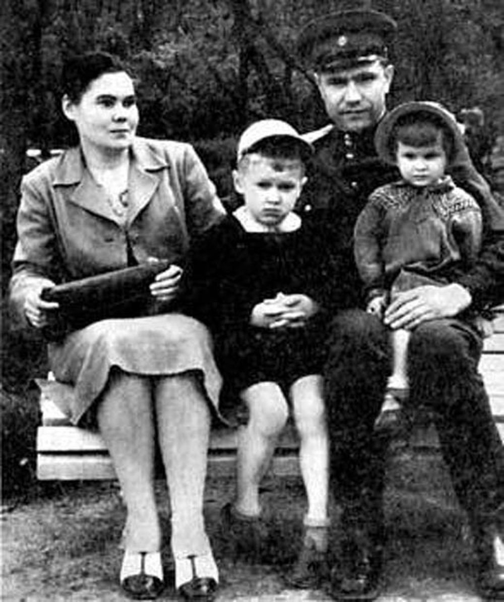 Дочери Жарова Михаила Фото