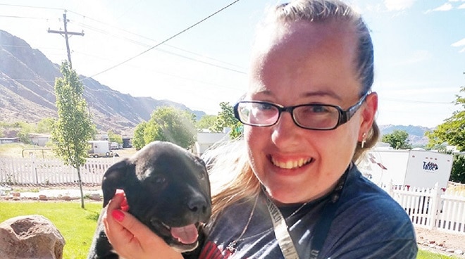 Девушка и щенок