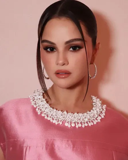 Селена Гомес в розовом мини-платье посетила вечеринку своего косметического бренда Гомес, ГомесСелена, Селена, Бенни, Бланко, оказались, звезда, свадьбу, пригласилаБенни, БланкоНедавно, скандала, центре, диагностировали, Причиной, общественной, критики, новый, подкаст, волчанку, Селене