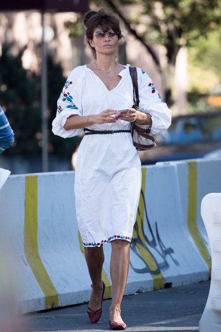 Королева casual: как модель Хелена Кристенсен превращает улицы в подиум Мода,Стиль звезд