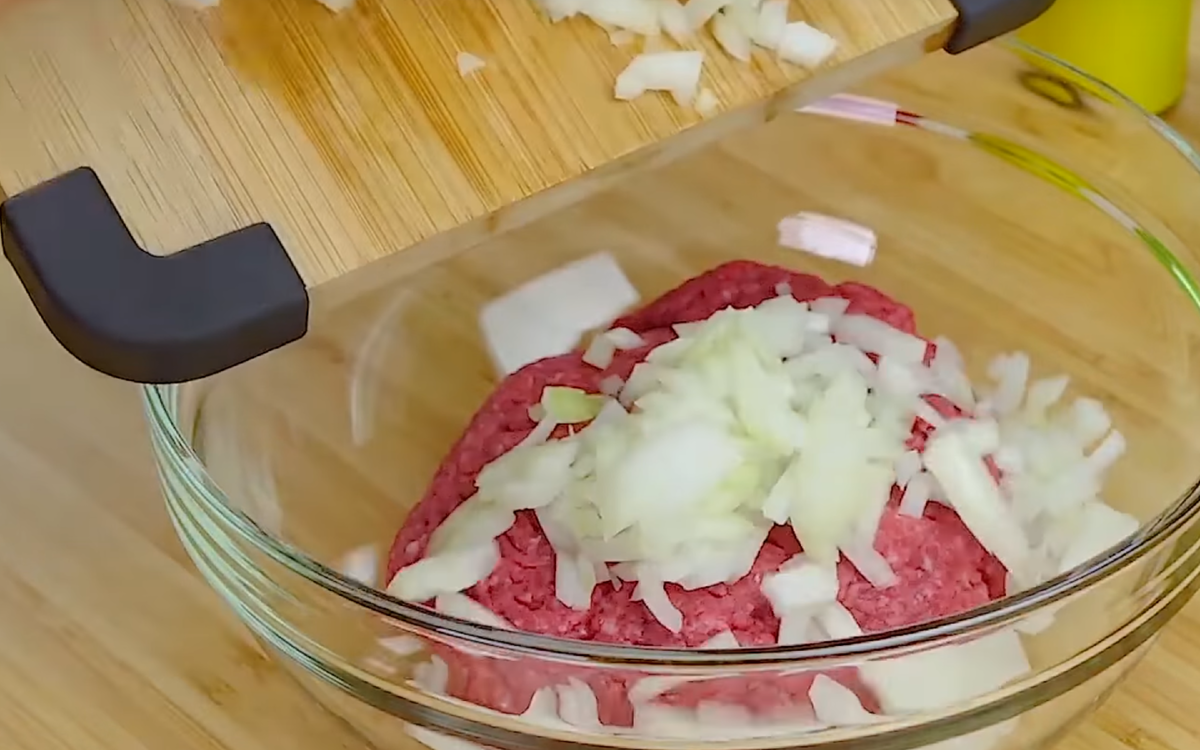 Сметут мгновенно! Вместо котлет готовлю их каждый день! Невероятно вкусно! Сметут мгновенно! Вместо котлет готовлю их каждый день! Невероятно вкусно! голубцы, стакана, пекинской, луковица1, перец, стакан, Ленивые, фарша, вкусуСформируйте, ложка, яйцо1, чайная, столовые, капусты1, чеснокаВыдавить, зубчик, фарша1, котлеты3, панировочных, ложки