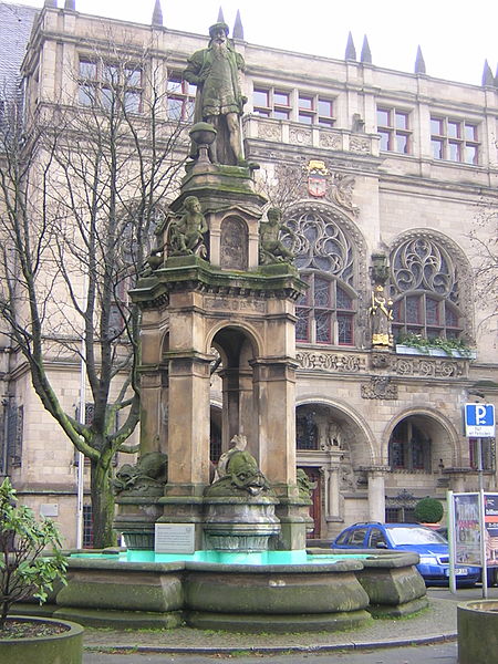 Файл:Mercator fountain duisburg.jpg