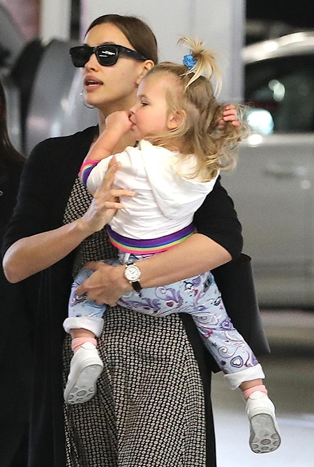 Ирина Шейк проводит время с дочерью на фоне слухов о романе Брэдли Купера и Леди Гаги Ирина Шейк проводит время с дочерью на фоне слухов о романе Брэдли Купера и Леди Гаги Дети / Дети знаменитостей