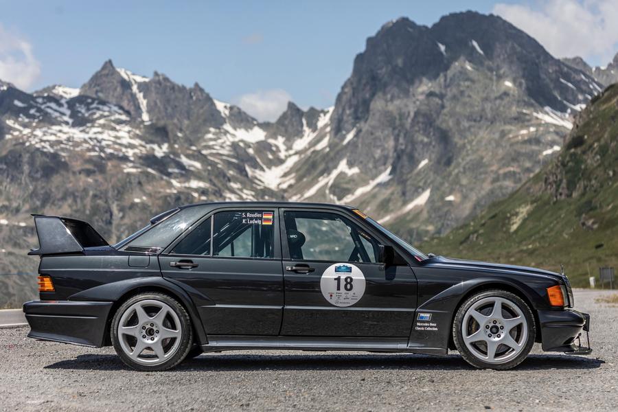Mercedes Evo II исполнилось 30 лет. Взгляните на легендарный спорткар, победивший BMW M3 против, спортседан, MercedesBenz, вечно, первой, эволюции, развивал, кузова, жесткость, увеличена, эпохи, своей, впечатляющие, двигатель, объемом, 17дюймовые, Четырехцилиндровый, ограничивались, особенности, аэродинамикой