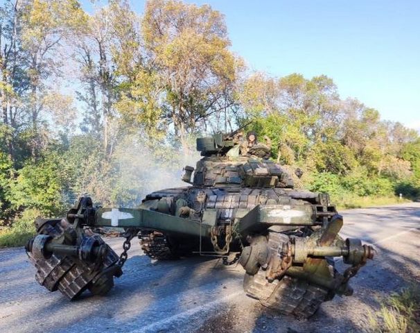 Очень редкий в ВСУ вариант танка Т-64А без пушки получил "реактивную броню" оружие