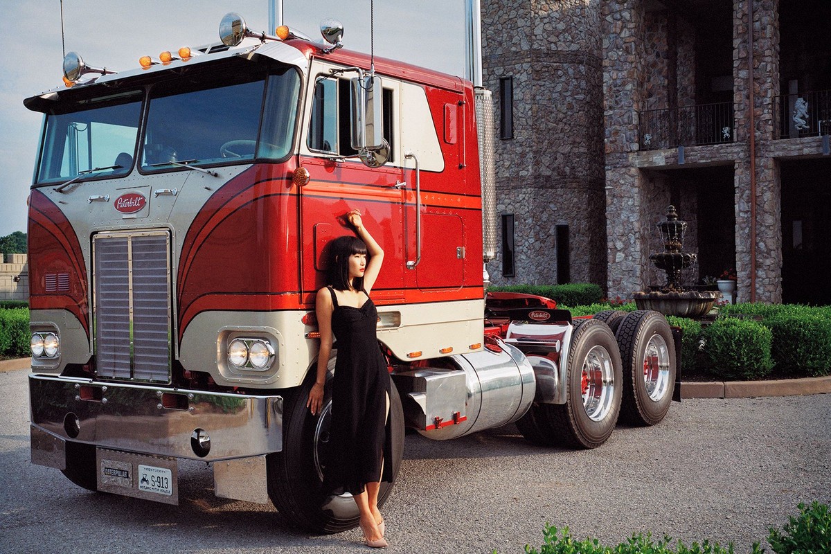 Девушки и тягачи Peterbilt Девушки и тягачи Peterbilt