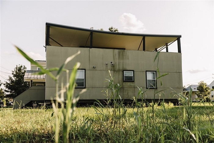 Брэд Питт построил больше сотни домов для пострадавших от урагана, а они... подали на него в суд Брэд Питт построил больше сотни домов для пострадавших от урагана, а они... подали на него в суд архитектура,о недвижимости,ремонт и строительство