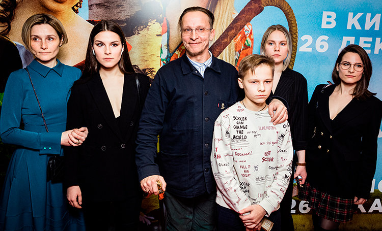 Всю семью Ивана Охлобыстина поместили на карантин из-за положительного теста на коронавирус