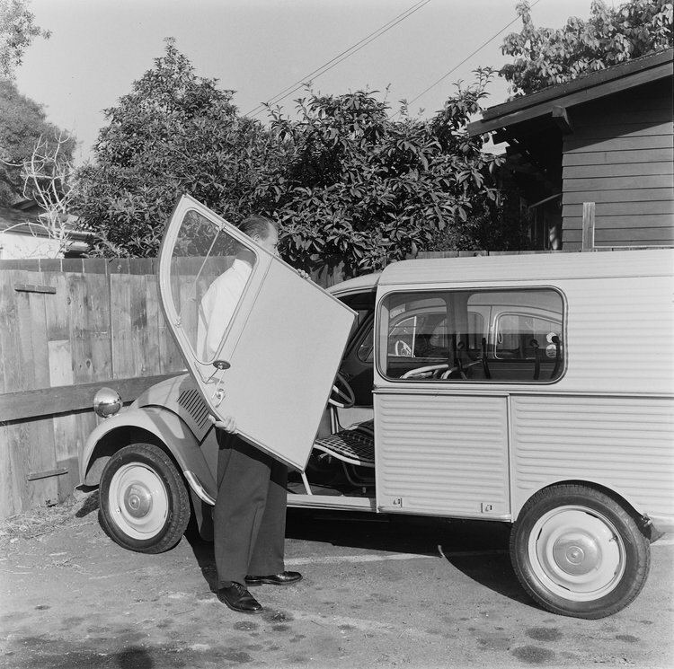 Citroen 2CV Fourgonnette - Фургон для бедных французских фермеров Citroen 2CV Fourgonnette - Фургон для бедных французских фермеров история
