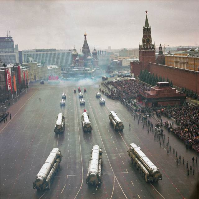 Советский представлять. Парад СССР 1990. Военный парад 1960 красной площади. Парад на красной площади 1990. Парад Победы 1970 года на красной площади в Москве.