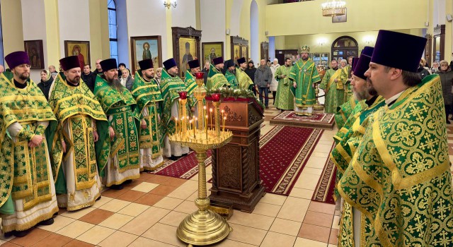 В день памяти преподобного Серафима Саровского епископ Серафим возглавил Божественную литургию в Никольском кафедральном собо...