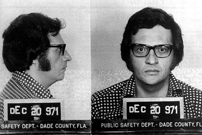 Ларри Кинг. В декабре 1971 года он был арестован по подозрению в махинациях с деньгами. арест, звезды, полиция, правонарушение