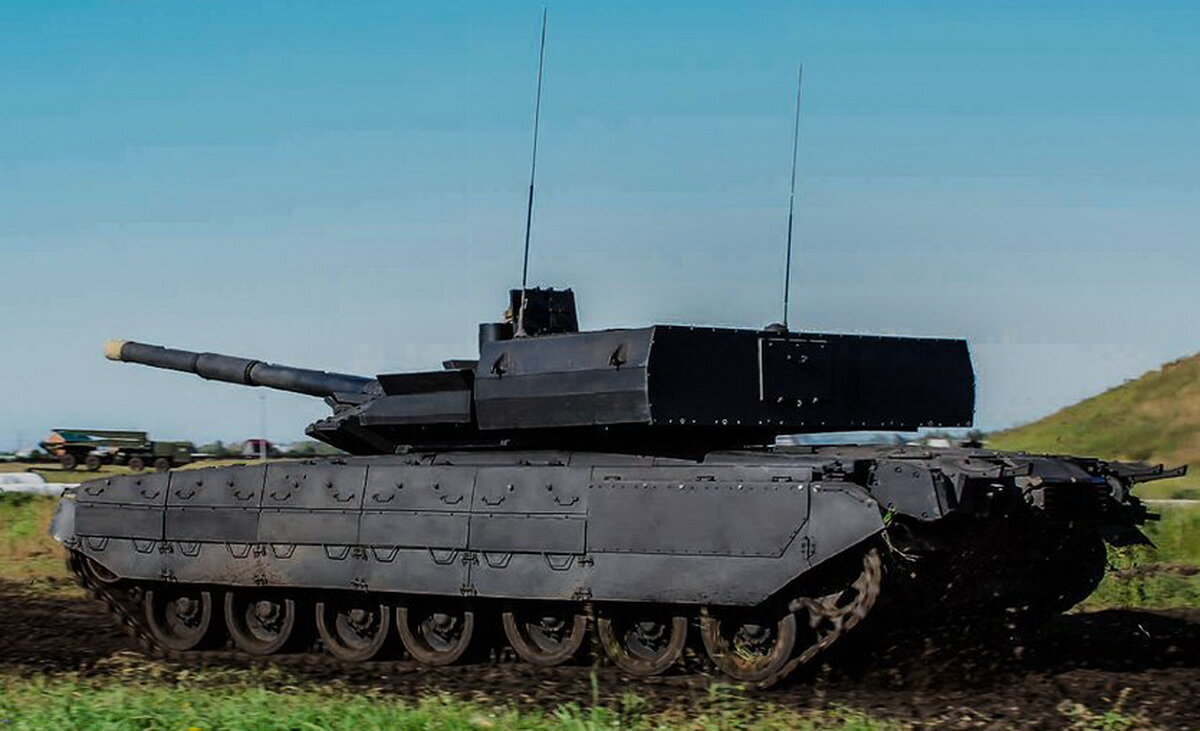 Т-100 "Черный орел". Кадры Минобороны РФ