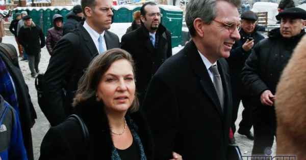 Викторию Нуланд не пустили на территорию России