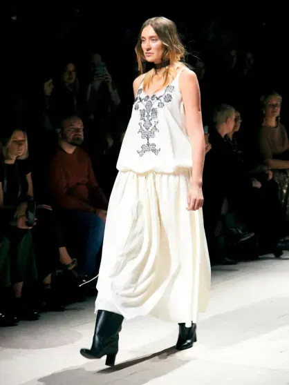 Александр Рогов, Эвелина Хромченко, Юлия Барановская и Мария Миногарова на показе Алёны Ахмадуллиной Alena, Akhmadullina, весналето, 2026Показ, показе, Миногарова, 2026Мария, 2026Миша, Рогов, посетили, Приданое, Ахмадуллина, коллекции, новой, показ, памяти, красоте, вещей, которые, невестыКоллекция