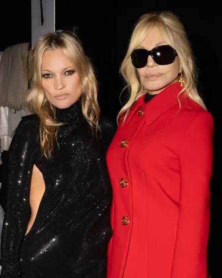 Неделя моды в Милане: Деми Мур в новом образе, Рената Литвинова с дочерью, Арина Соболенко и Кейт Мосс на показе Gucci Неделя моды в Милане: Деми Мур в новом образе, Рената Литвинова с дочерью, Арина Соболенко и Кейт Мосс на показе Gucci celotto zunino,gucci,город милан,instagram (инстаграм),социальная сеть,vittorio zunino,алессандро микель,арин соболенко,Деми Мур,демна гвасалия,Джорджина Родригес,Донателла Версаче,Ева Герцигова,Елена Перминова,изабелла феррари,Кейт Мосс,Криштиану Роналду,лгбт,движение,Марк Эйдельштейн,надежда ли коэн,Пэрис Хилтон,Рената Литвинова,ромео бекхэм,тимоти шалам,ульяна добровская,Эмили Ратаковски