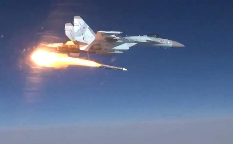 Российский Су-35 впервые запустил новейшую ракету Р-37М Российский Су-35 впервые запустил новейшую ракету Р-37М Новости