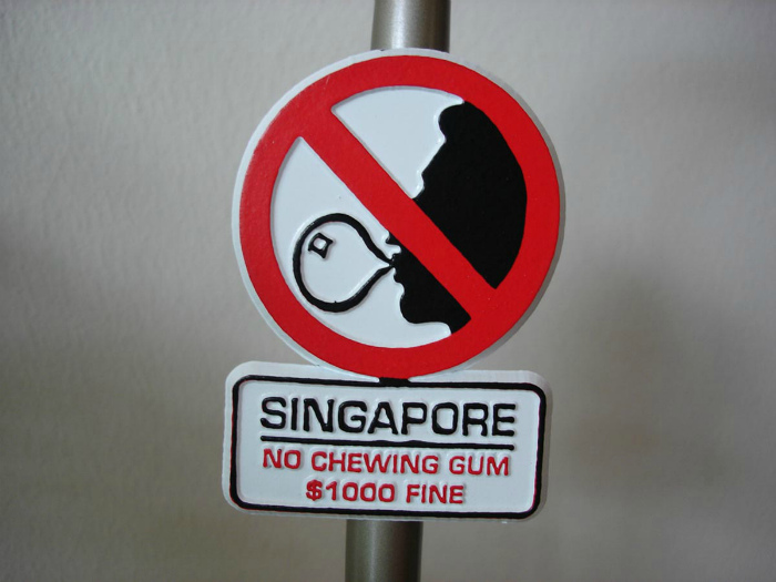 Сингапур против жвачки. | Фото: blockablock.