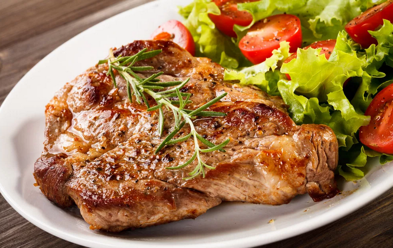 Нежнейшее мясо кусками в духовке (без маринования, сыра и «шубы»)