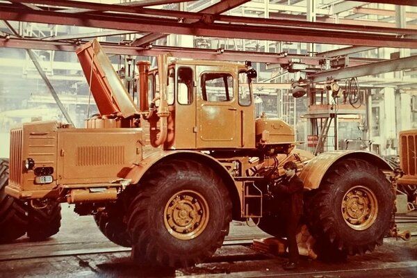 Вернёмся в прошлое, самый могучий трактор СССР Кировец К 700 трактора, может, Трактор, вперёд, работы, тракторов, трактор, назад, который, практически, отрасли, страны, движения, своим, увеличил, Также, полях, мощностью, Трансмиссия, работах