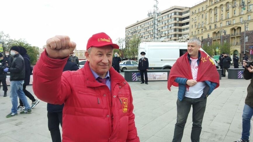 Федоров предложил лишить депутата Рашкина мандата за пляску на крови 9 мая Политика