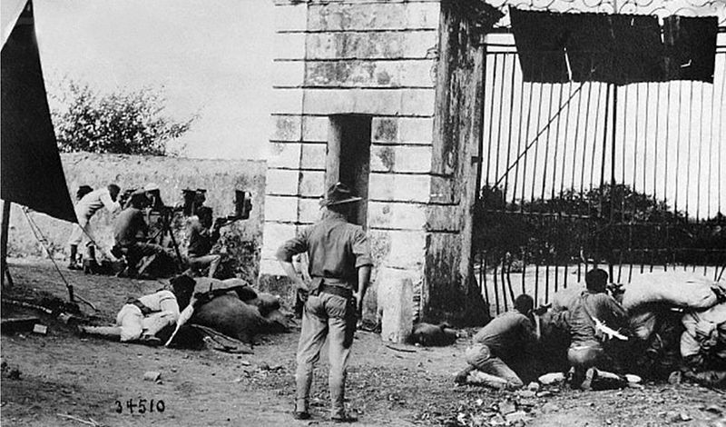 ​Американские морские пехотинцы в городе Кап-Аитьен на севере Гаити, 1915 год. commons.wikimedia.org - Цифры Warspot: 330 морпехов США  | Warspot.ru