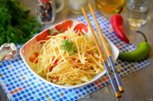 Салат из сырой картошки Салат из сырой картошки кулинария,салаты