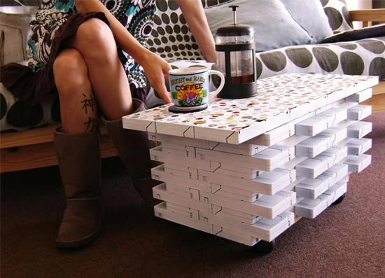 СТОЛИК ИЗ ВИДЕО-КАССЕТ. МАСТЕР-КЛАСС декор,дизайн,дом,жилье,инструмент,интерьер,квартира,мебель,ремонт,текстиль