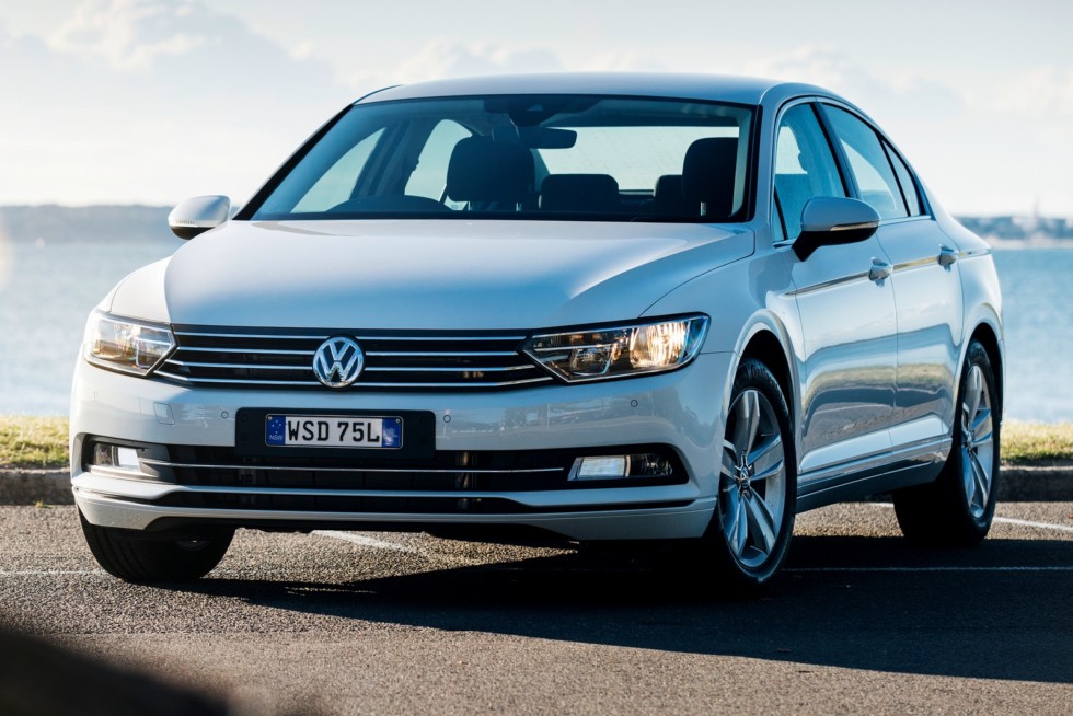 Volkswagen Passat '2015–н.в. праворульный белый