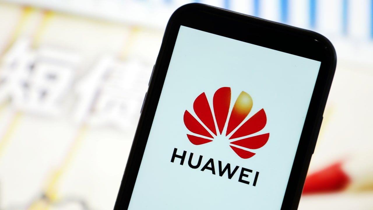 В Китае отреагировали на закрытие магазинов Huawei в России