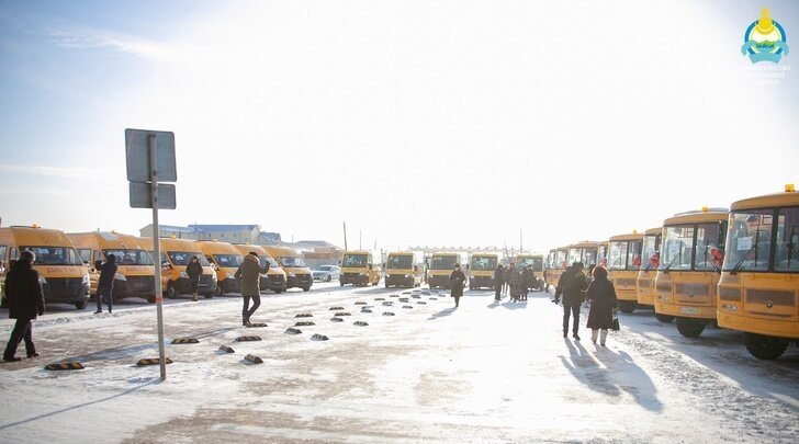 24 школы Бурятии получили ключи от новых автобусов Хорошие, добрые, новости, россия, фоторепортаж