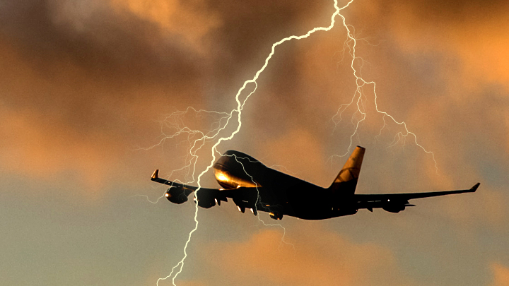 «Самолёт горит в молнии»: Что удивило экспертов в переговорах экипажа Superjet 100 и диспетчеров «Самолёт горит в молнии»: Что удивило экспертов в переговорах экипажа Superjet 100 и диспетчеров россия