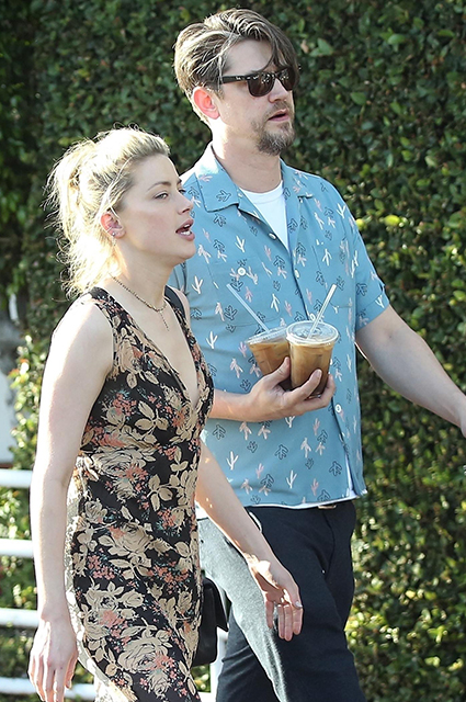 Воскресное свидание: Эмбер Херд и Андрес Мускетти на прогулке в Лос-Анджелесе Воскресное свидание: Эмбер Херд и Андрес Мускетти на прогулке в Лос-Анджелесе Звездные пары