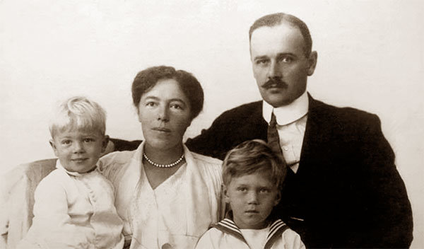 Ольга Александровна с Николаем Куликовским и детьми