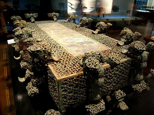 Бронзовый винный стол Чу, Музей Хэнань.